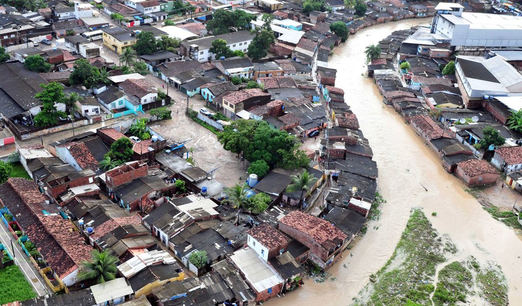 Revitalização do Rio Beberibe é iniciada (Foto: Roberto Pereira/SEI) Revitalização do Rio Beberibe é iniciada