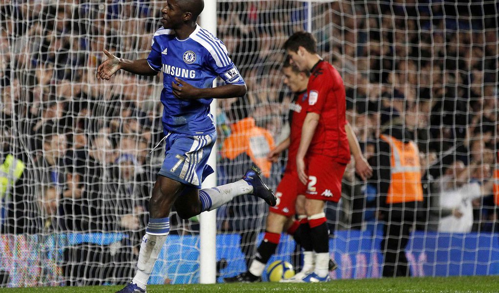 Ramires marca dois gols no fim, Chelsea vence e avança (Foto: Stefan Wermuth/ REUTERS) Ramires marca dois gols no fim, Chelsea vence e avança