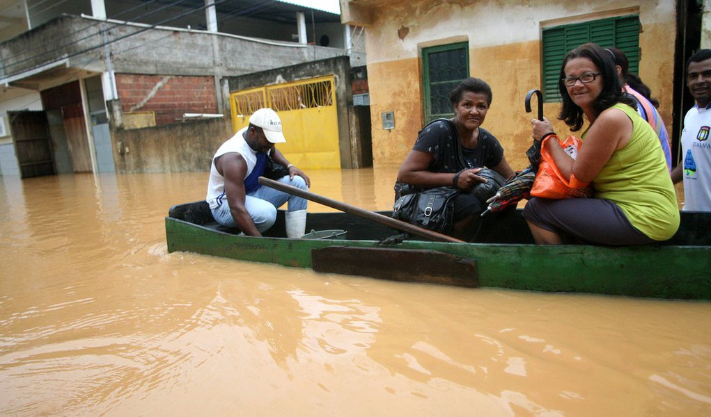 Situação em Outeiro, onde dique se rompeu, está normalizada (Foto: JADSON MARQUES/ AGÊNCIA ESTADO) Situação em Outeiro, onde dique se rompeu, está normalizada