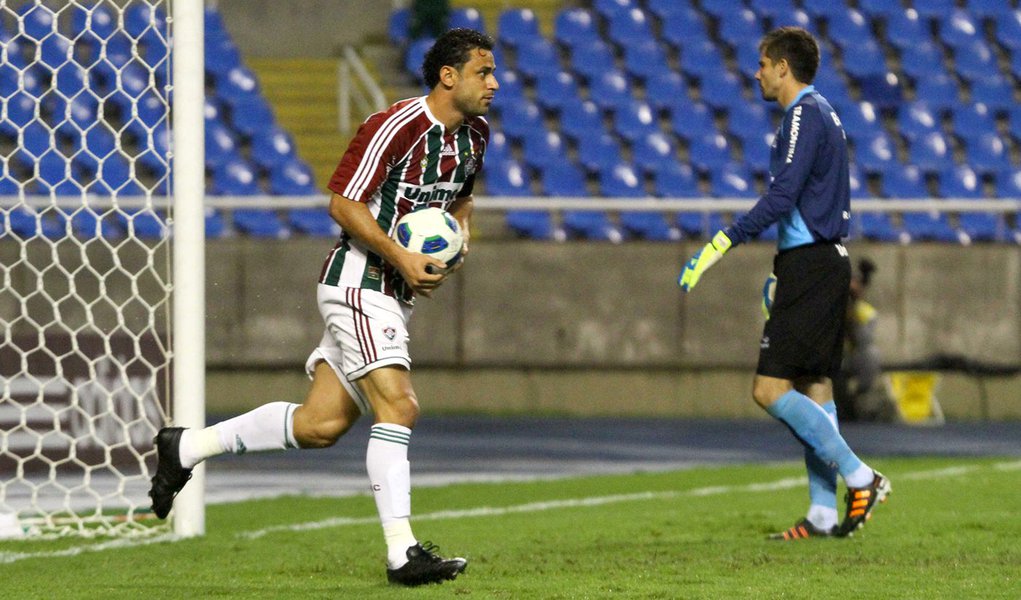 Fluminense faz 5 a 4 no Grêmio e ainda sonha com título (Foto: DOUGLAS SHINEIDR/Agência Estado) Fluminense faz 5 a 4 no Grêmio e ainda sonha com título