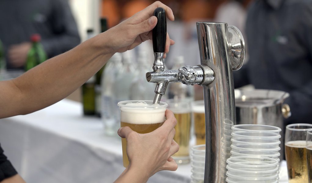 Calor, folia e vendas em alta neste Carnaval (Foto: Wellphoto/Shutterstock) Calor, folia e vendas em alta neste Carnaval