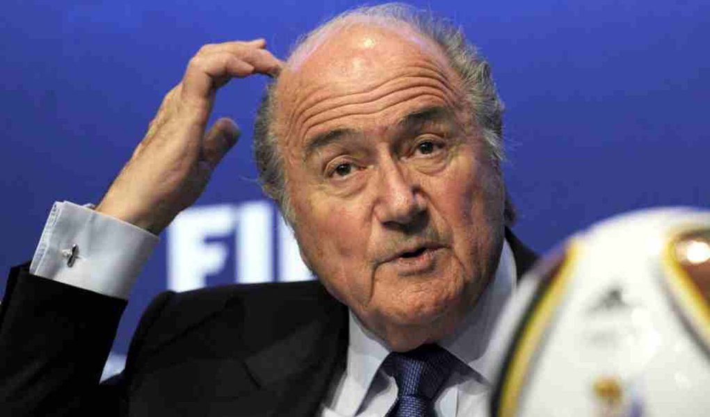 Blatter pede desculpas por comentários sobre racismo (Foto: DIVULGAÇÃO) Blatter pede desculpas por comentários sobre racismo