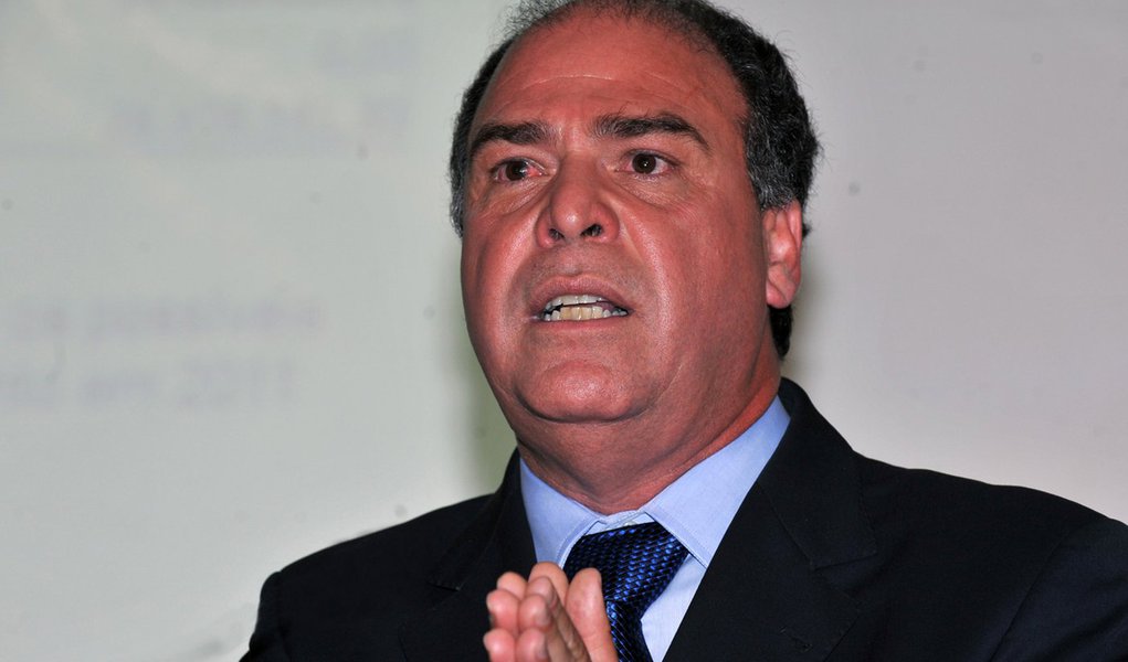 Explicações contraditórias complicam Bezerra (Foto: Valter Campanato/AGÊNCIA BRASIL) Explicações contraditórias complicam Bezerra