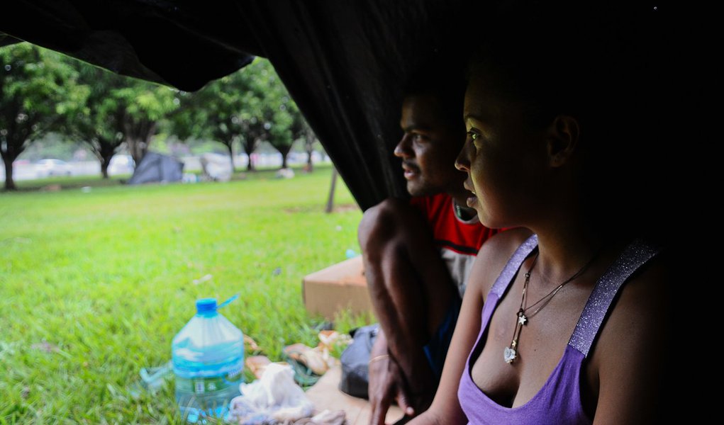 Só 10% dos moradores de rua do DF vivem de esmola (Foto: Andressa Anholete / 247) Só 10% dos moradores de rua do DF vivem de esmola