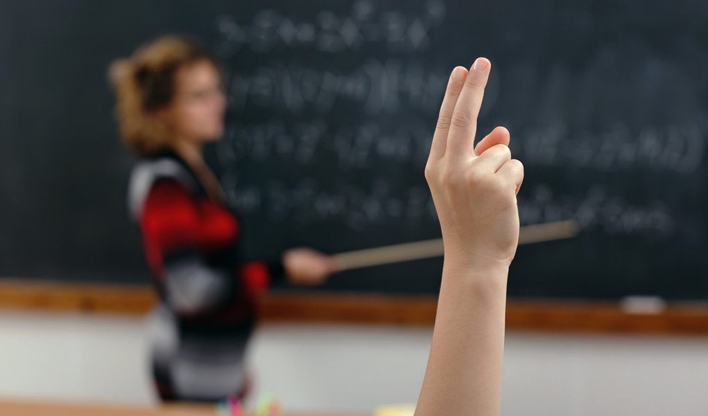 Sindicato denuncia demissão de professora que está em tratamento de câncer (Foto: Szasz-Fabian Ilka Erika/Shutterstock) Sindicato denuncia demissão de professora que está em tratamento de câncer