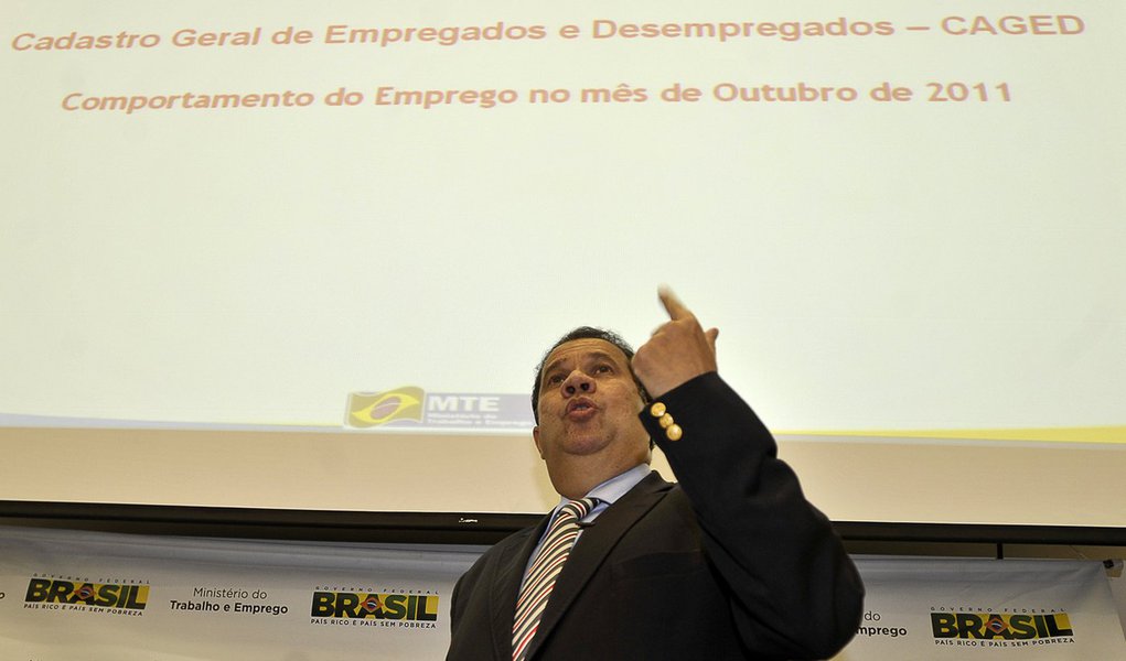 Lupi silencia sobre denúncias e deixa entrevista (Foto: Marcello Casal Jr/ABr) Lupi silencia sobre denúncias e deixa entrevista