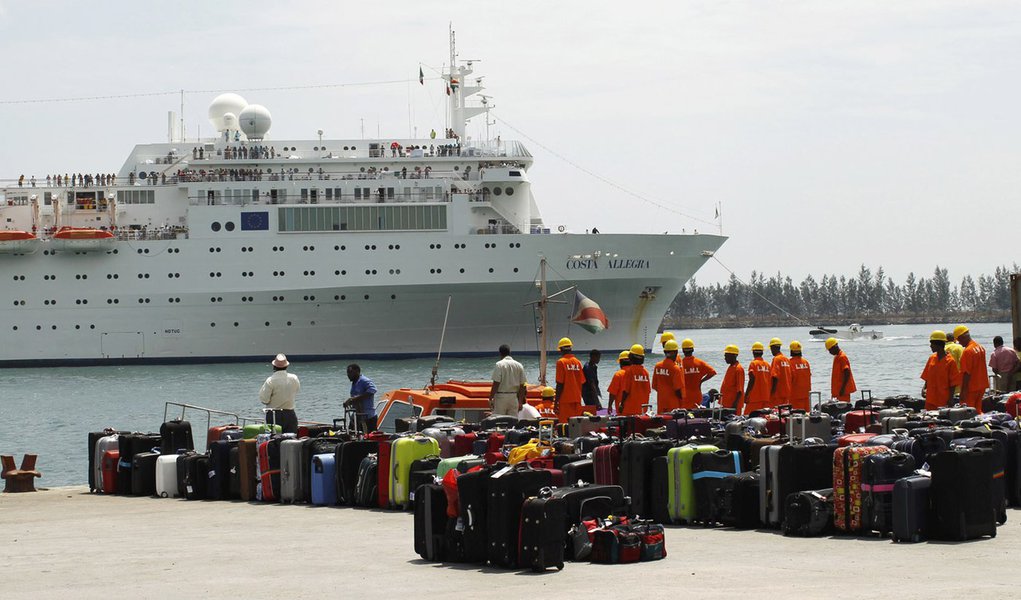 Navio Costa Allegra chega ao arquipélago das Seychelles (Foto: Ahmed Jadallah/REUTERS ) Navio Costa Allegra chega ao arquipélago das Seychelles