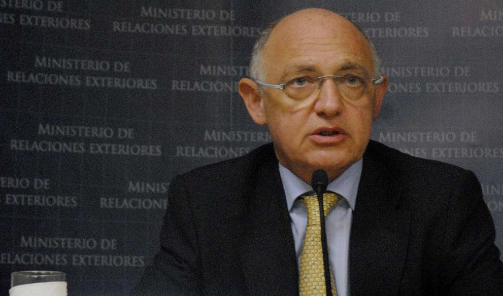 Argentina diz que Londres enviou armas nucleares às Malvinas (Foto: Leonardo Baldovinos/Reuters) Argentina diz que Londres enviou armas nucleares às Malvinas