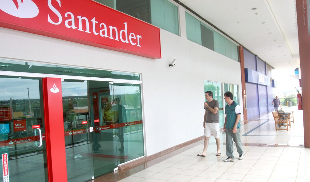 Qatar Holding vende participação no Santander Brasil por R$ 2,3 bi (Foto: Leonardo Arruda / 247) Qatar Holding vende participação no Santander Brasil por R$ 2,3 bi