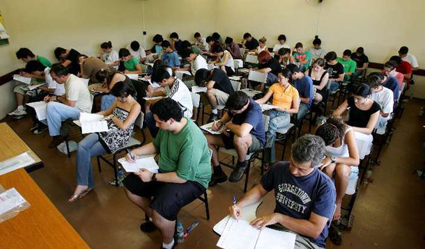 MEC vai supervisionar 70 instituições com avaliação ruim (Foto: PAULO LIEBERT/AGÊNCIA ESTADO) MEC vai supervisionar 70 instituições com avaliação ruim