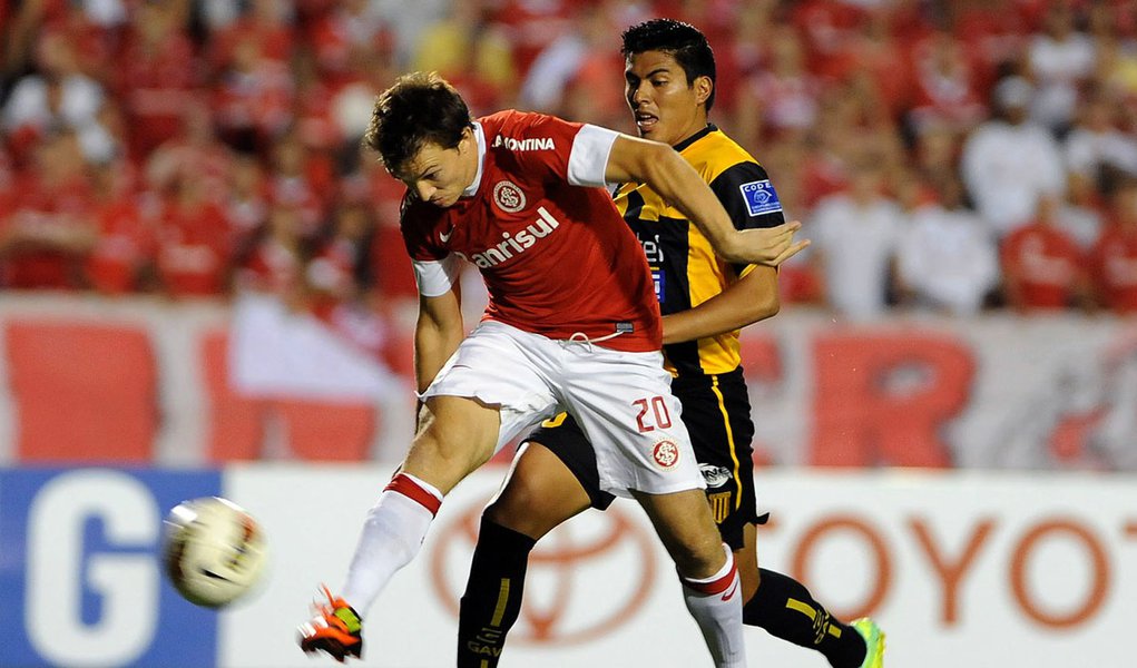 Internacional marca 5 e lidera seu grupo na Libertadores (Foto: EDU ANDRADE/AGÊNCIA ESTADO) Internacional marca 5 e lidera seu grupo na Libertadores