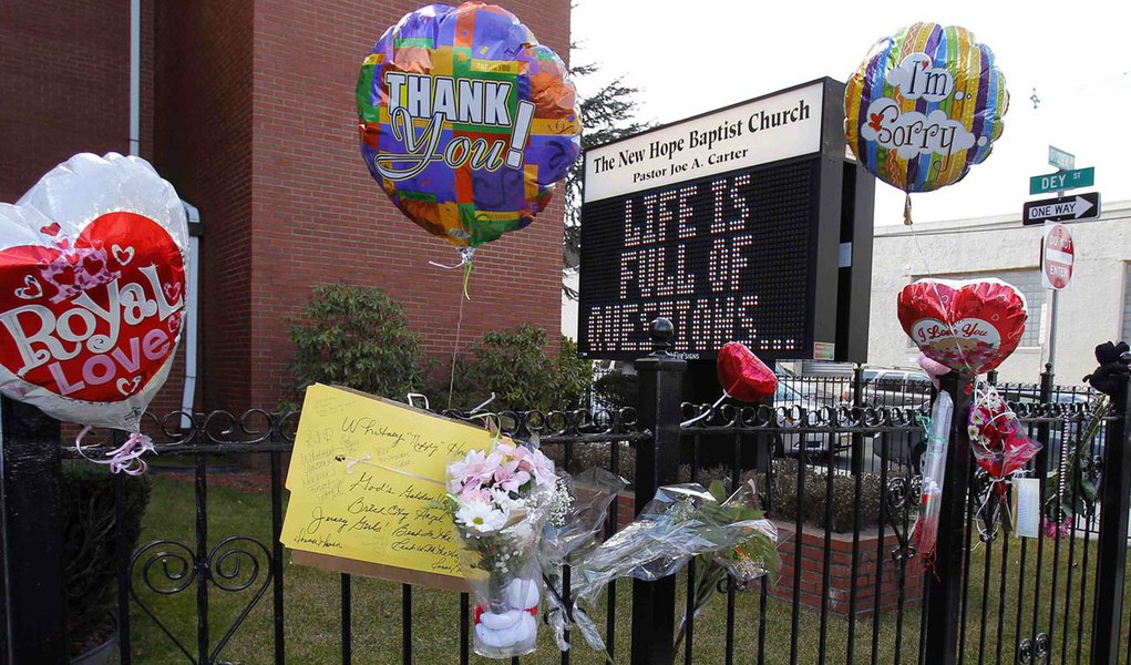 Resultado de autópsia de Whitney pode levar semanas (Foto: Adam Hunger/REUTERS) Resultado de autópsia de Whitney pode levar semanas