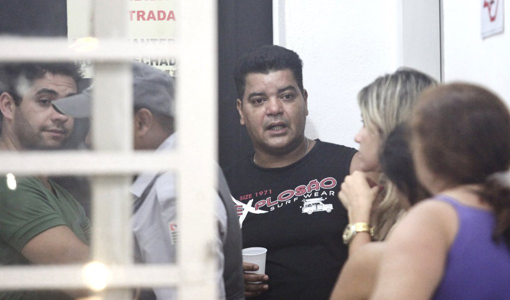 Pai sem habilitação mata filho de 9 anos com jet ski (Foto: DANIEL TEIXEIRA/AGÊNCIA ESTADO) Pai sem habilitação mata filho de 9 anos com jet ski