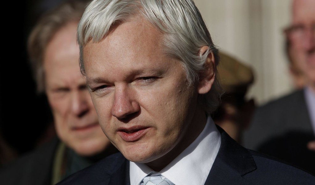 Assange pede a tribunal que suspenda extradição (Foto: Andrew Winning/ Reuters) Assange pede a tribunal que suspenda extradição