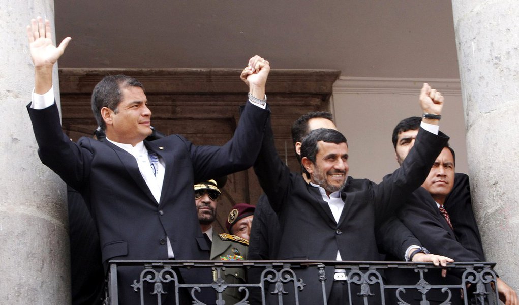 Ahmadinejad encerra tour com apoio latino (Foto: Guillermo Granja/REUTERS) Ahmadinejad encerra tour com apoio latino
