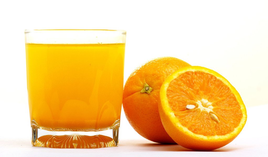 Suco de laranja brasileiro não tem problema para ser exportado aos EUA (Foto: Shutterstock) Suco de laranja brasileiro não tem problema para ser exportado aos EUA