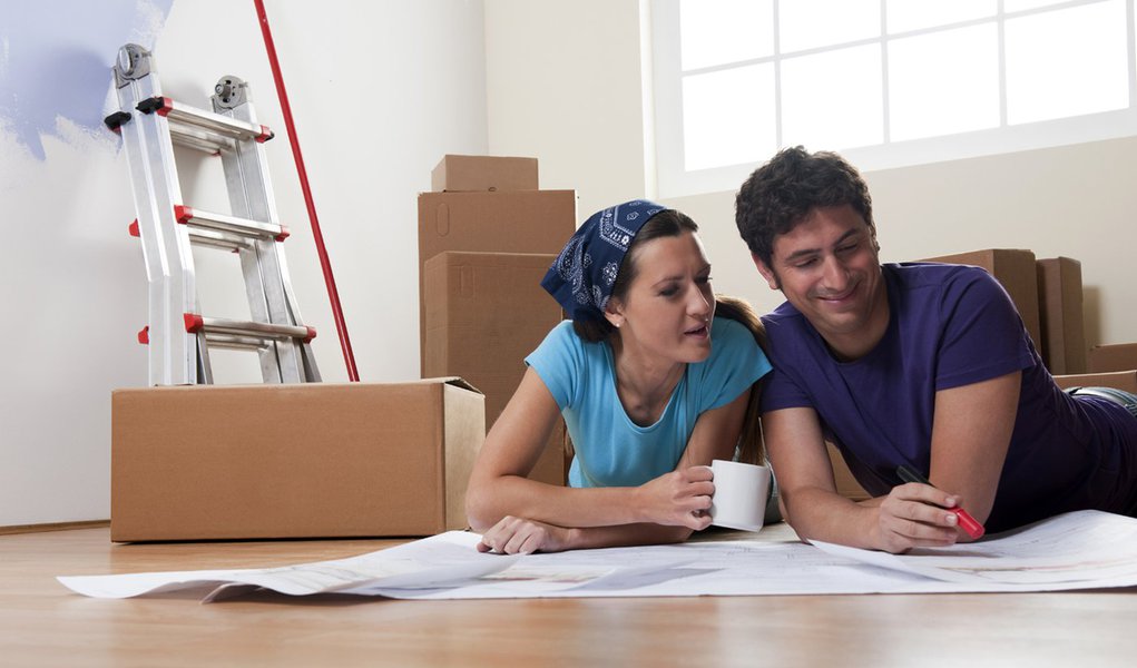 Comprar imóvel na planta requer atenção redobrada às finanças (Foto: Shutterstock) Comprar imóvel na planta requer atenção redobrada às finanças