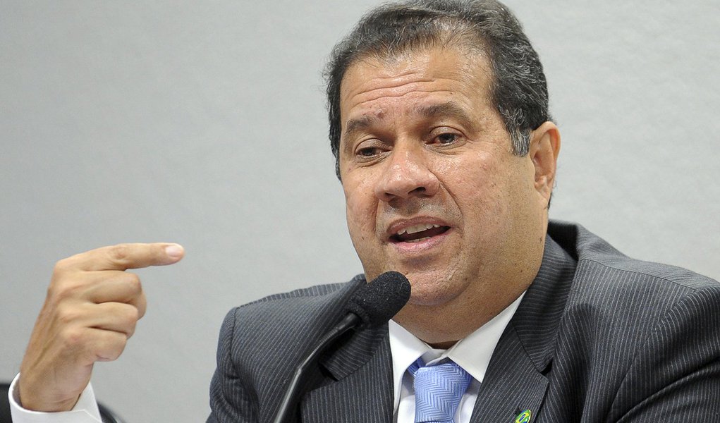 PDT quer Lupi saindo do governo por cima (Foto: Wilson Dias/ABr) PDT quer Lupi saindo do governo por cima