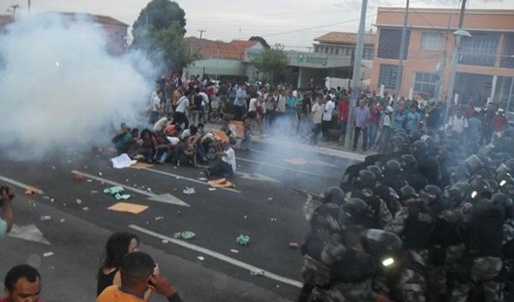 Protesto de passageiros vira confronto no Piauí (Foto: Divulgação ) Protesto de passageiros vira confronto no Piauí