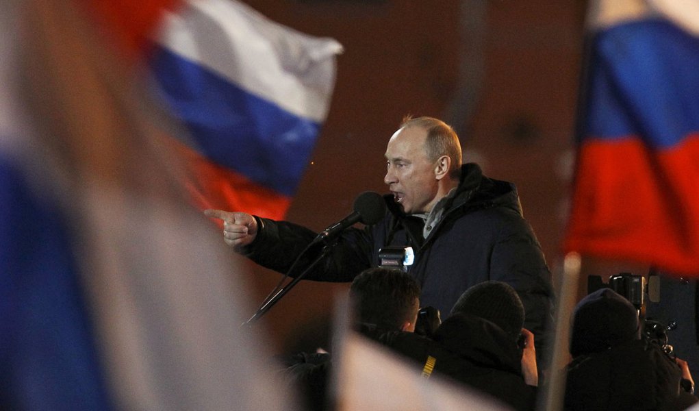 Putin está eleito na Rússia (Foto: DENIS SINYAKOV/REUTERS) Putin está eleito na Rússia