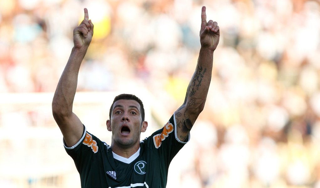 Palmeiras amplia tabu e vira, aos 45, em 2 a 1 sobre o Santos (Foto: CESAR GRECO/AGÊNCIA ESTADO) Palmeiras amplia tabu e vira, aos 45, em 2 a 1 sobre o Santos