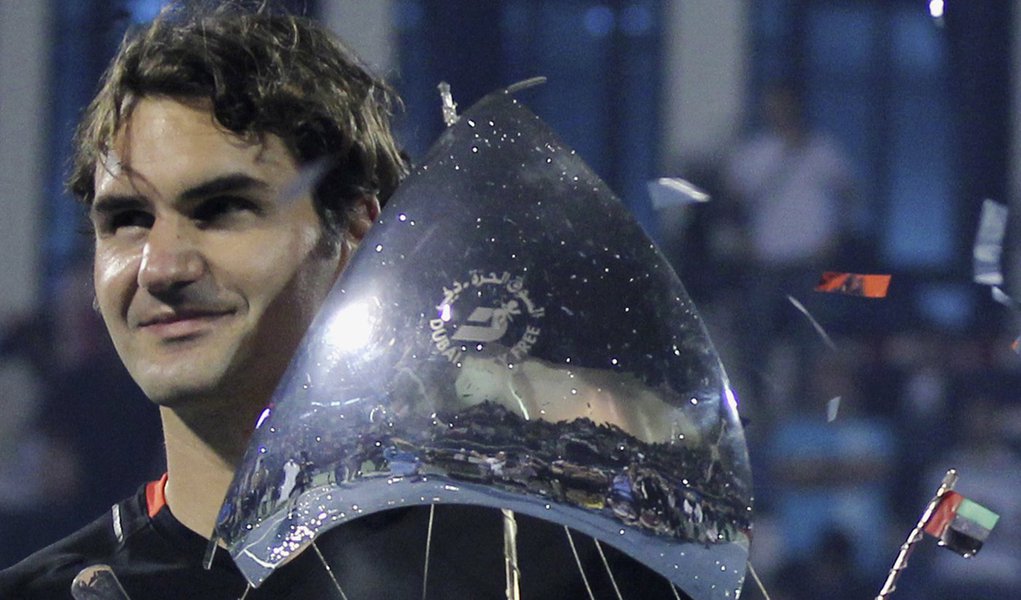 Federer fatura o penta em Dubai (Foto: MOHAMMED SALEM/REUTERS) Federer fatura o penta em Dubai