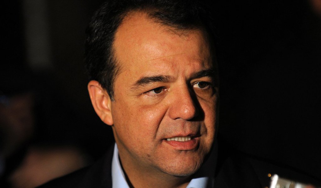Cabral acerta com Dilma uso de forças federais no Rio (Foto: FABIO RODRIGUES-POZZEBOM/AGÊNCIA BRASIL) Cabral acerta com Dilma uso de forças federais no Rio