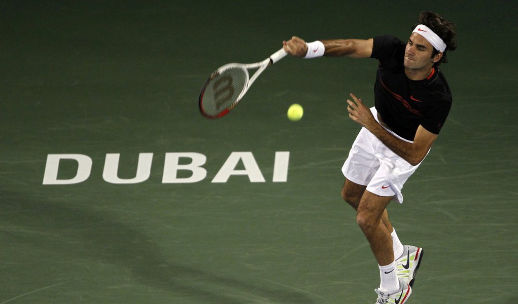 Federer arrasa Llodra em estreia no Torneio de Dubai (Foto: JUMANA EL HELOUEH/REUTERS) Federer arrasa Llodra em estreia no Torneio de Dubai