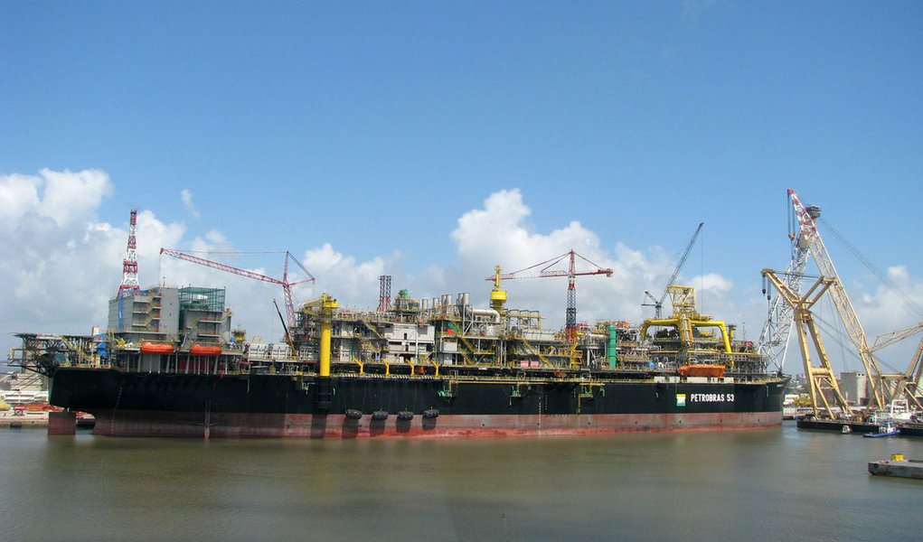 Plataforma vazou no dia da posse de Graça Foster (Foto: AGÊNCIA PETROBRAS) Plataforma vazou no dia da posse de Graça Foster