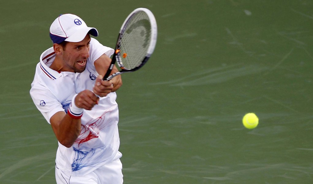Djokovic vence e travará duelo sérvio com Tipsarevic (Foto: JUMANA EL HELOUEH/REUTERS) Djokovic vence e travará duelo sérvio com Tipsarevic