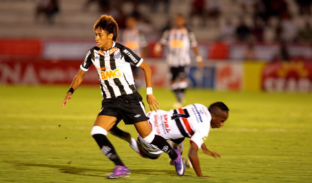 Com três de Neymar, Santos goleia e reage no Paulistão (Foto: F.L.PITON/AGÊNCIA ESTADO) Com três de Neymar, Santos goleia e reage no Paulistão