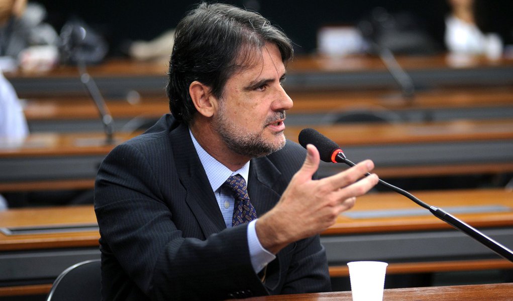 Raul Henry critica gestão em rede social (Foto: Leonardo Prado/SEFOT-SECOM) Raul Henry critica gestão em rede social