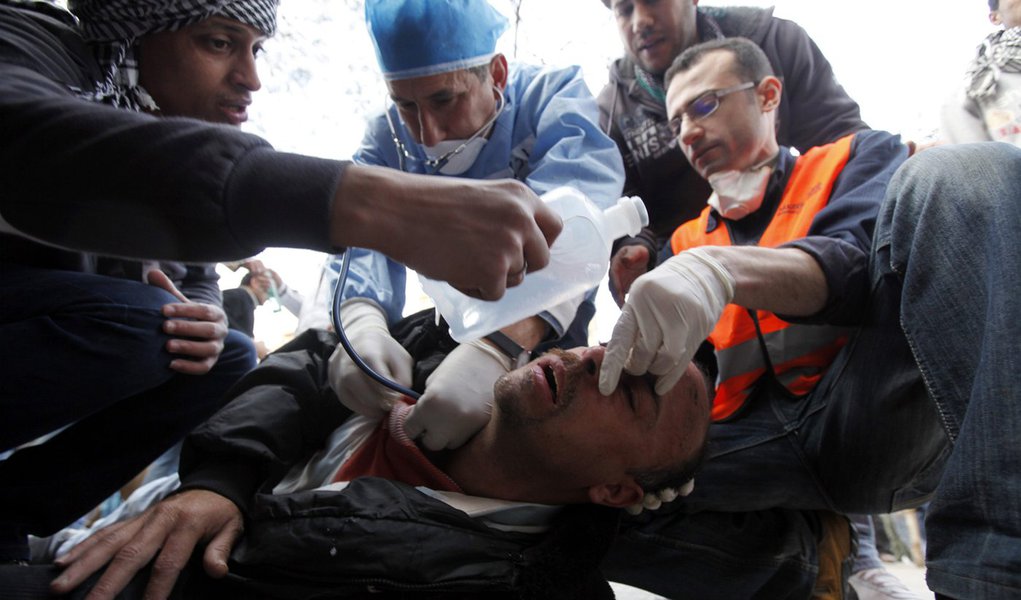 Protestos no Egito deixam mais 4 mortos nesta sexta-feira (Foto: MOHAMED ABD EL GHANY/REUTERS) Protestos no Egito deixam mais 4 mortos nesta sexta-feira