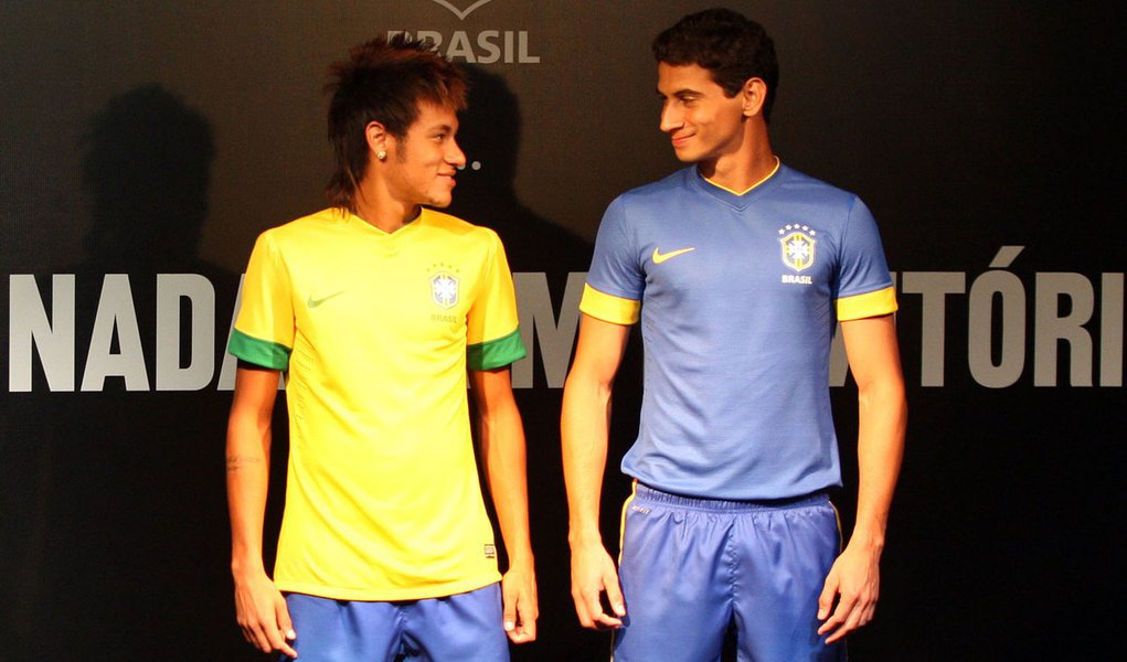 Seleção exibe novo uniforme (Foto: FABIO MOTTA/AGÊNCIA ESTADO) Seleção exibe novo uniforme