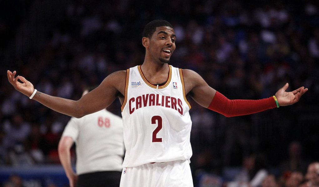 Kyrie Irving ofusca noite de Jeremy Lin no desafio dos novatos (Foto: Jeff Haynes/Reuters) Kyrie Irving ofusca noite de Jeremy Lin no desafio dos novatos