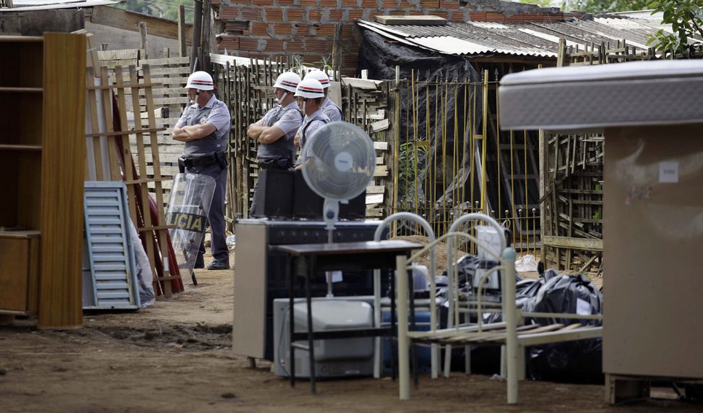 Suplicy relata abusos sexuais em Pinheirinho. Secretário refuta (Foto: NELSON ANTOINE/AGÊNCIA ESTADO) Suplicy relata abusos sexuais em Pinheirinho. Secretário refuta