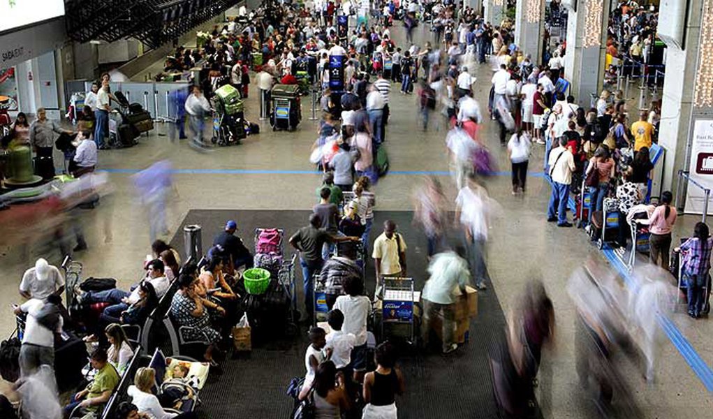 Seis pessoas são presas por furto de malas em Cumbica (Foto: DIVULGAÇÃO/ERNESTO RODRIGUES) Seis pessoas são presas por furto de malas em Cumbica