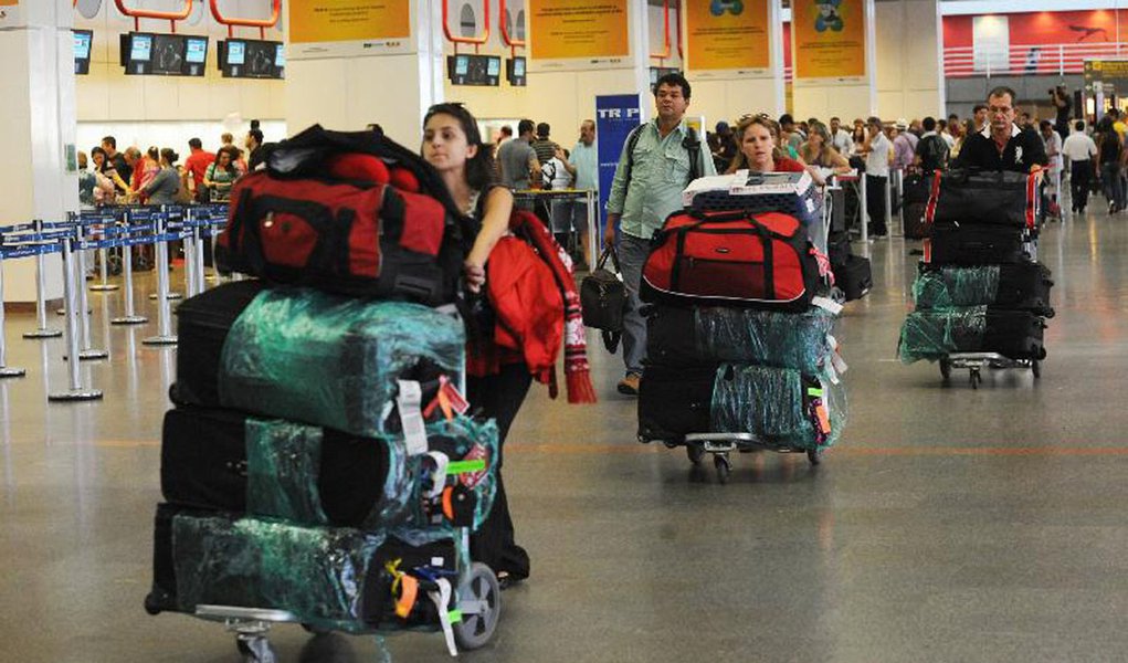 Passageiro pode acompanhar trajeto de mala pela TV (Foto: DIVULGAÇÃO) Passageiro pode acompanhar trajeto de mala pela TV
