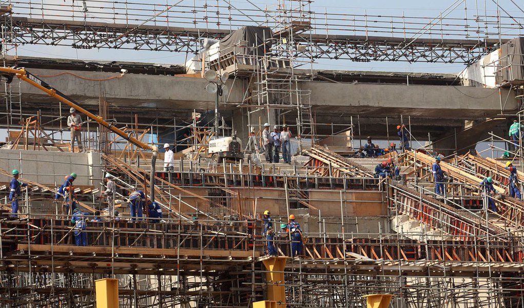 CPI já começa a parar obras da Copa e do PAC (Foto: Folhapress) CPI já começa a parar obras da Copa e do PAC