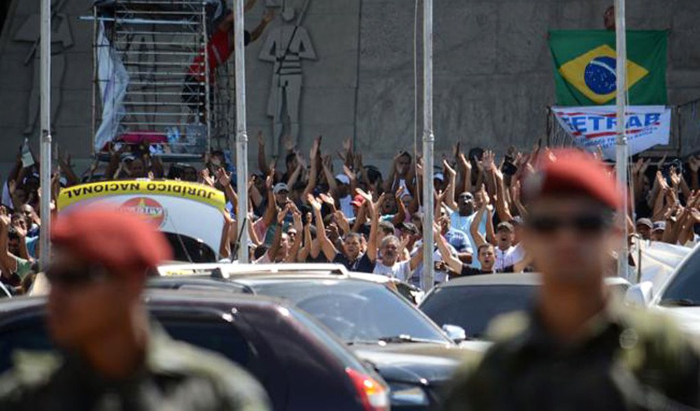 Bahia tem nono dia de greve e clima fica mais tenso (Foto: Karol Azevedo/Bahia 247) Bahia tem nono dia de greve e clima fica mais tenso