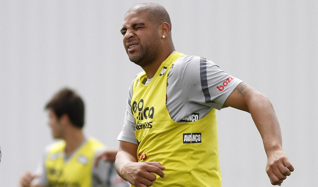 Adriano entra na lista do Corinthians para Libertadores (Foto: PIERVI FONSECA/AGÊNCIA ESTADO) Adriano entra na lista do Corinthians para Libertadores