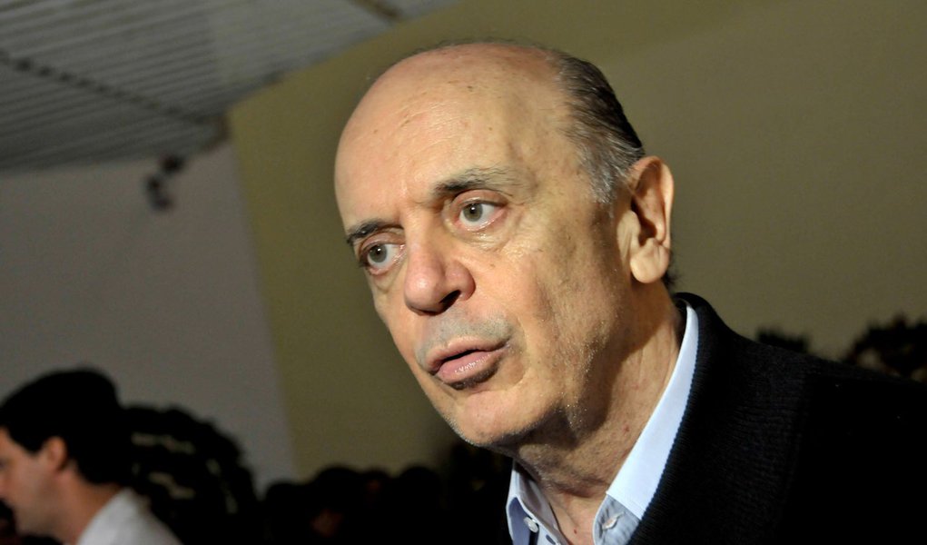 Em artigo, Serra ataca contradições do PT (Foto: FáBIO GUINALZ/AGÊNCIA ESTADO) Em artigo, Serra ataca contradições do PT