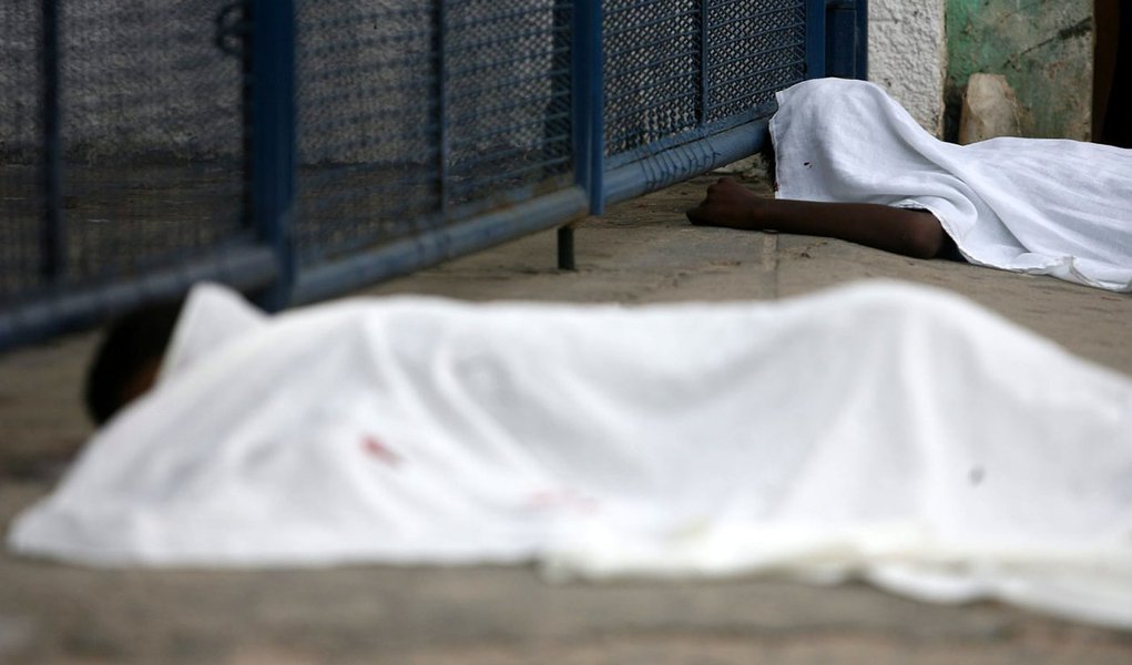 80 mortos em cinco dias de greve (Foto: RAUL SPINASSé/AGÊNCIA ESTADO) 80 mortos em cinco dias de greve