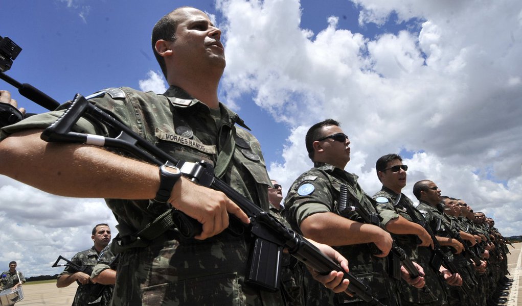 Militares lançam carta aberta contra o governo (Foto: JOSE CRUZ/Agência Brasil) Militares lançam carta aberta contra o governo
