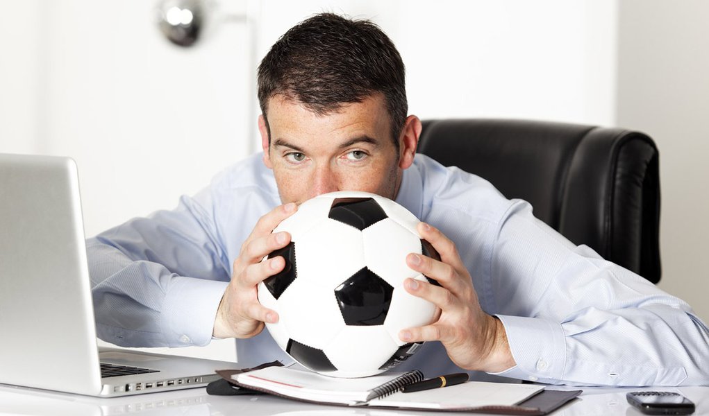 Empresas se preparam para seu gol de placa (Foto: Shutterstock) Empresas se preparam para seu gol de placa
