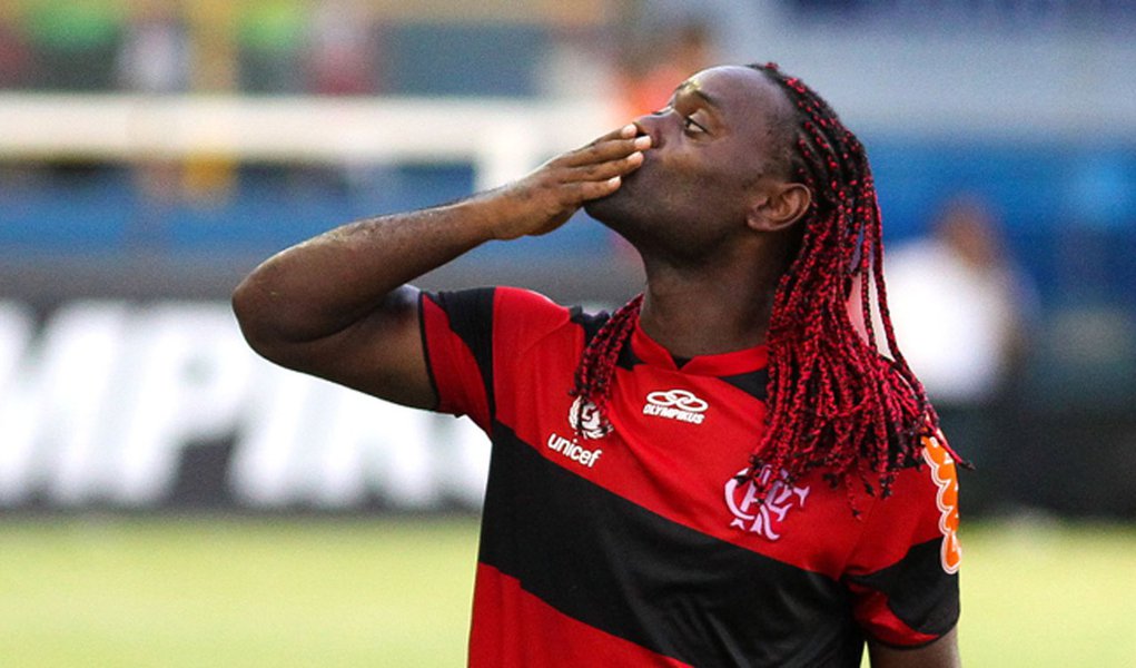 Na reestreia de Vagner Love, Flamengo desbanca Nova Iguaçu (Foto: RUI PORTO FILHO/AGÊNCIA ESTADO) Na reestreia de Vagner Love, Flamengo desbanca Nova Iguaçu