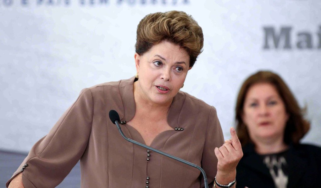 ‘Com calma’, Dilma confirma que vai avaliar mudança na poupança (Foto: Alan Marques/Folhapress) ‘Com calma’, Dilma confirma que vai avaliar mudança na poupança