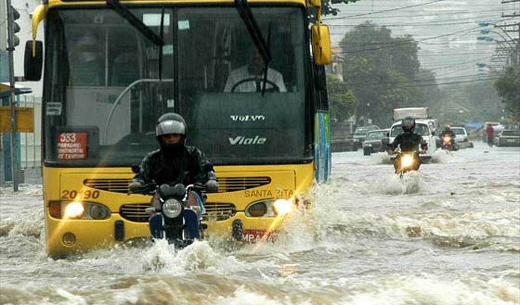 Chuva deixa cidades alagadas no Espírito Santo (Foto: DIVULGAÇÃO) Chuva deixa cidades alagadas no Espírito Santo