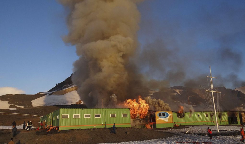 Defesa confirma mortes de dois militares na Antártida (Foto: Armada de Chile/Reuters) Defesa confirma mortes de dois militares na Antártida