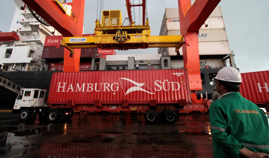Anvisa multa em R$ 1 milhão importadora de lixo dos EUA (Foto: HELIA SCHEPPA/Agência Estado) Anvisa multa em R$ 1 milhão importadora de lixo dos EUA